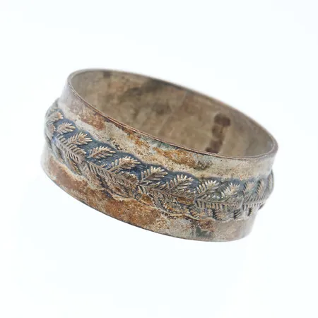 Kuvioitu sormus, koko 19, kaiverrettu, 813, Paino: 4,4 g