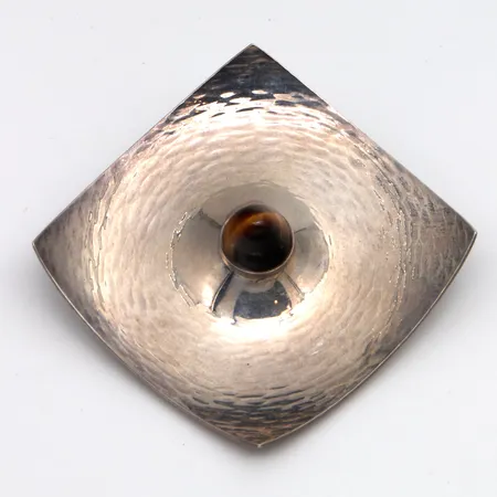 Kivirintaneula, mitat 45x45mm, vuodelta 1961, 813br,  Paino: 13,7 g