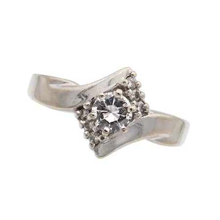 Timanttisormus 6xn.0.01ct 1xn.0.35ct, koko 17¼, 585 valkokulta,  Paino: 4 g