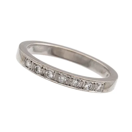 Timanttisormus 7xn.0.02ct, koko 19½, leveys 2,8mm, 750 valkokulta,  Paino: 5,7 g