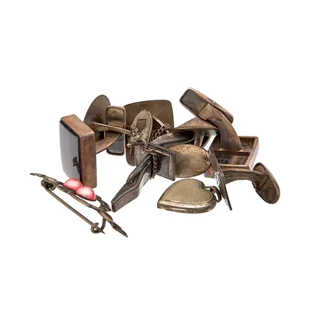 Viallisia hopeakoruja, osa kaiverrettuja, 813br, Paino: 47,6 g