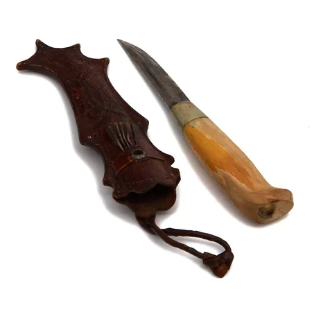 Puukko, J.Marttiini, käytön jälkiä, terän pituus 85m, kaiverrettu, nahkatuppi