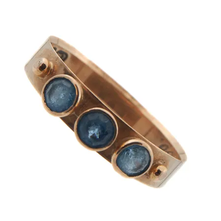 Kivisormus, kaiverrettu, koko 17, 585br, Paino: 1,4 g