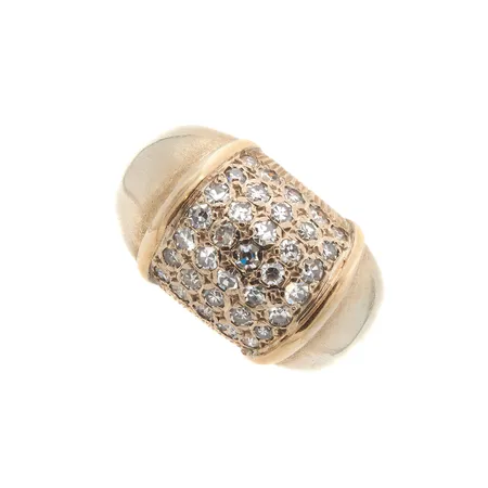 Timanttisormus 35xn.0.02ct, 1 timantti lohjennut, koko 15½, 750br, Paino: 5,5 g