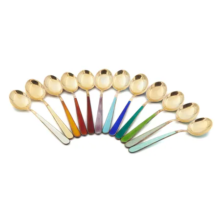 12 emaloitua mokkalusikkaa, pituus 100mm, Koruteollisuus Tillander Oy, vuosilta 1950-1960, 916br,  Paino: 150,4 g