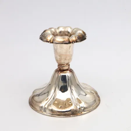 Kynttilänjalka, kaiverrettu, korkeus 72mm, 830br, Paino: 49,9 g