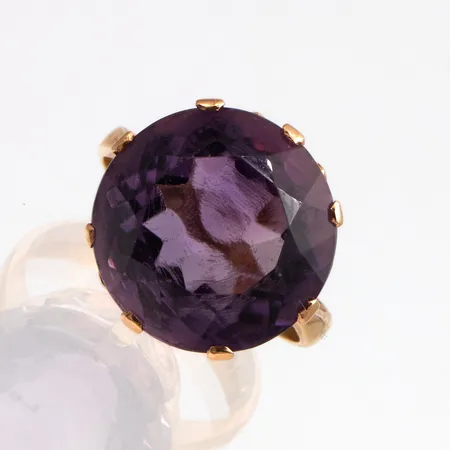 Kivisormus, koko 17, kaiverrettu, 585br, Paino: 6,5 g