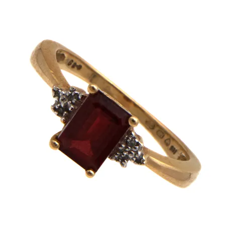 Kivisormus, koko 17, 585br,  Paino: 3,1 g