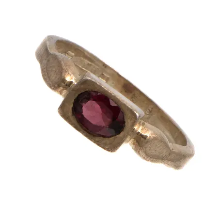 Kivisormus, koko 18½, 830br,  Paino: 3,6 g