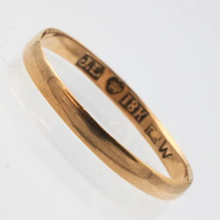 Sileä sormus, koko 19, kaiverrettu, runko hieman vääntynyt, 750,  Paino: 1,2 g