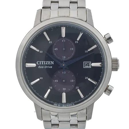 Teräsrannekello, Citizen Eco-Drive Chronograph, lasissa mikronaarmu kello viiden kohdalla, ref. CA7060-88E, quartz, rungon Ø 42mm, rannekkeen pituus 195mm Paino: 0 g