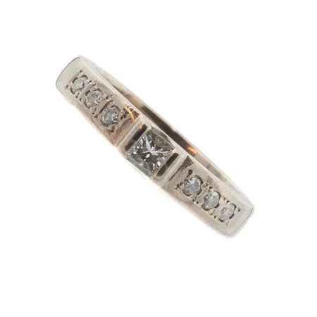 Timanttisormus 1xn.0.15ct, 6xn.0.02ct, koko 15¾, valkokultaa, 750br,  Paino: 4,8 g