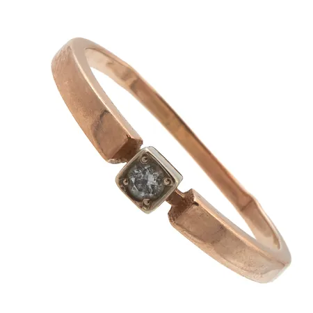 Kivisormus, koko 18, 585br,  Paino: 2 g