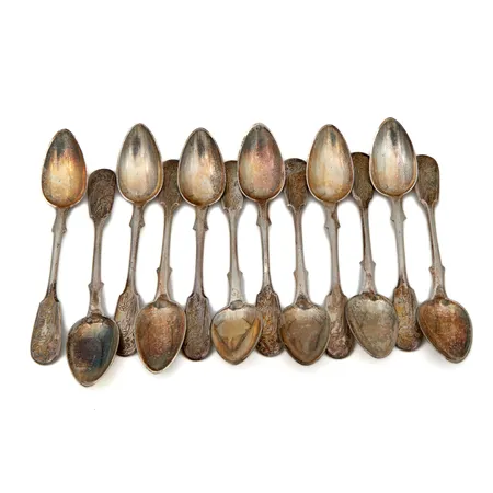 12 teelusikkaa, kaiverrettu, pituus 125mm, 813,  Paino: 196,4 g