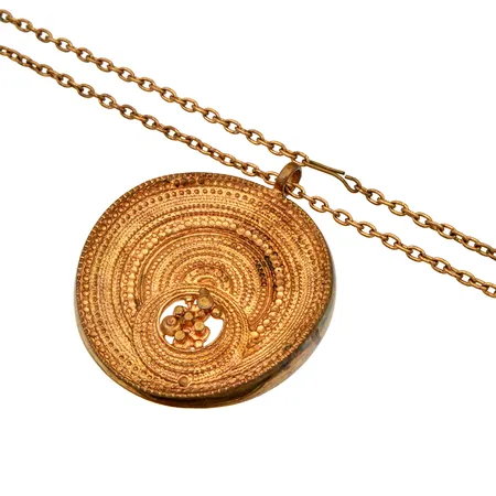 Kaulakoru, Chic, design Jorma Laine, ketun pituus 66cm, riipuksen Ø 63mm, kullattua pronssia
