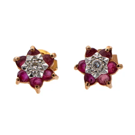 Kivikorvakorut timanteilla 2xn0.04ct, korkeus 10mm, toinen taustoista ei kultaa, 585br,  Paino: 2,2 g