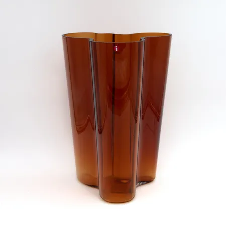 Aalto-maljakko Iittala, design Alvar Aalto, korkeus 251mm, kupari, laatikko