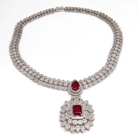 Kivikaulakoru, riipuksen korkeus 75mm, korun pituus 45cm, 750br valkokulta,  Paino: 86,9 g