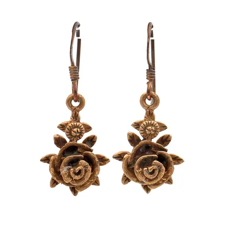 Korvakorut, korkeus 30mm, pronssia.