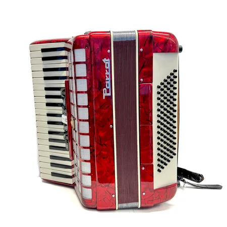 Pianoharmonikka Parrot MUS1310, käytöstä aiheutunutta pientä kulumaa, valmistusmaa Kiina ja kantolaukku.  Ei lähetetä