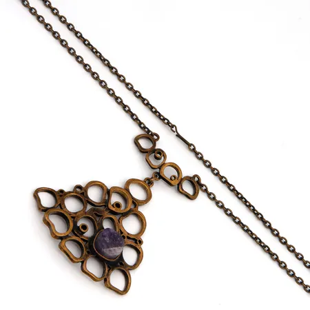 Ametistikaulakoru P. Sarpanev, riipuksen korkeus 90mm, ketjun pituus 70cm, pronssia