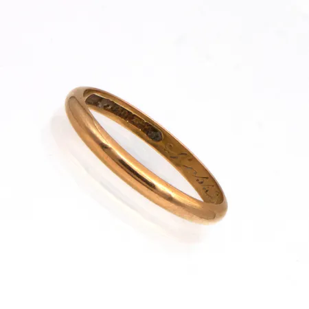 Sileä sormus, kaiverrettu, koko 19, 750 valkokulta,  Paino: 7,3 g