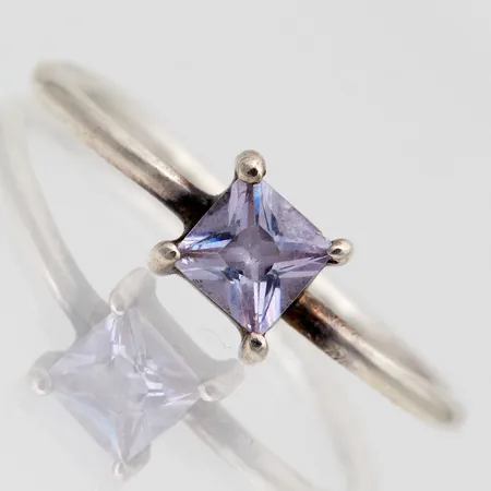 Kivisormus, koko muunneltavissa, Kultajousi Oy, 925br, Paino: 1,9 g