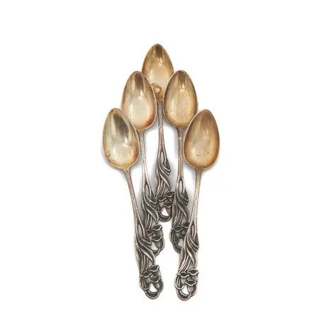 Viisi kahvilusikkaa, pituus 12cm, kaiverrettuja, 813, Paino: 51,8 g