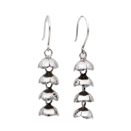 Korvakorut, Kevät, Liisa Vitali, korkeus 38mm, rasia, 925, Paino: 3,2 g