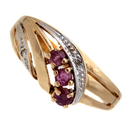 Kivisormus, koko 17, 585br, Paino: 2,4 g