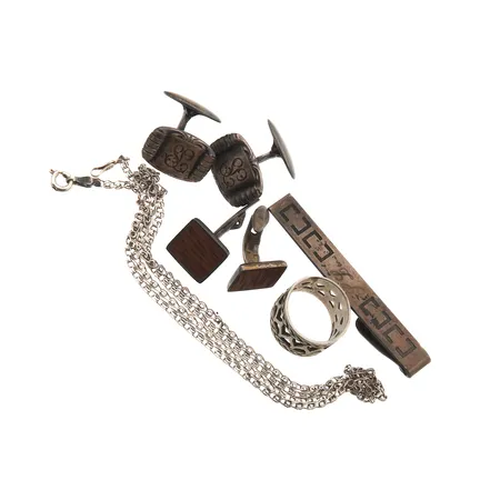 Hopeakoruja, osassa kaiverrus, 813-925br,  Paino: 37 g