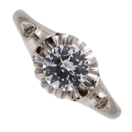 Kivisormus, koko 17¾, 750br valkokulta,  Paino: 3,1 g