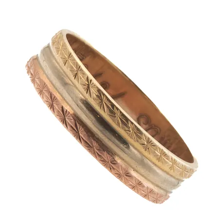 Kuvioitu sormus, koko 17¼,  kaivarrettu, kelta-, puna- ja valkokulta 585,  Paino: 2,9 g