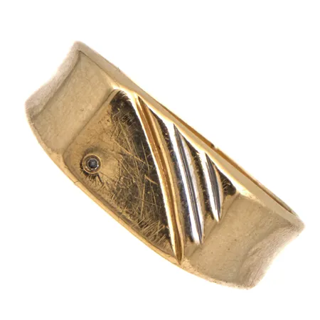 Kantasormus timantilla, 1xn.0.005ct, koko 19½, kaiverrettu, rungossa pientä taipumaa, 585, Paino: 4,1 g