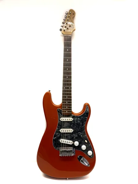 Sähkökitara Tokai Goldstar Sound, 05080024, valmistettu Koreassa, käytöstä aiheutunutta kulumaa, kaula vääntynyt, takakansi puuttuu, pehmeä laukku.  Nouto ainoastaan myymälästä! Ei lähetetä