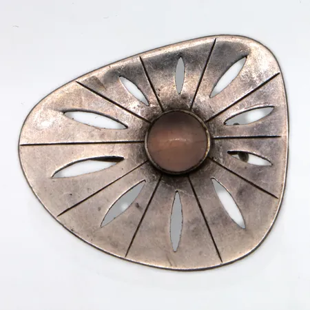 Kivirintaneula, leveys 36mm, vuodelta 1958, 813br, Paino: 5,4 g