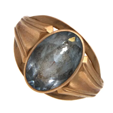 Kivisormus, koko 18½, kivessä kulumaa, 585br, Paino: 2,9 g