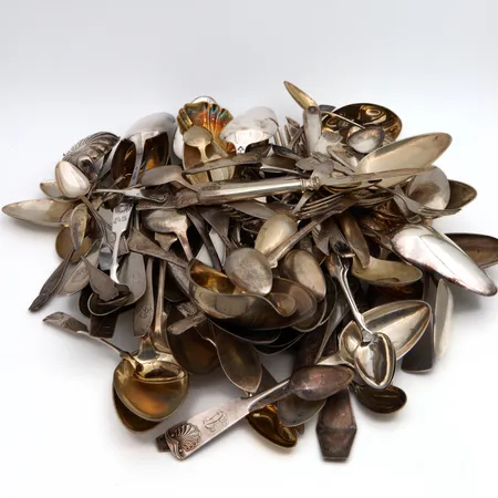 Pöytähopeaa, osa viallisia, 813-830,  Paino: 2718,1 g