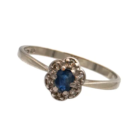 Sinisafiirisormus timanteilla 6xn.0.005ct, koko 17¼, 585 valkokulta,  Paino: 1,5 g