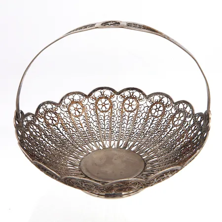 Filigraani-makeiskulho, Ø 150mm, korkeus kahvan kanssa noin 130mm, leimaamaton 800, Paino: 110,4 g