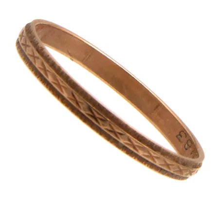 Kuvioitu sormus, koko 17, kaiverrettu. 585,  Paino: 0,9 g