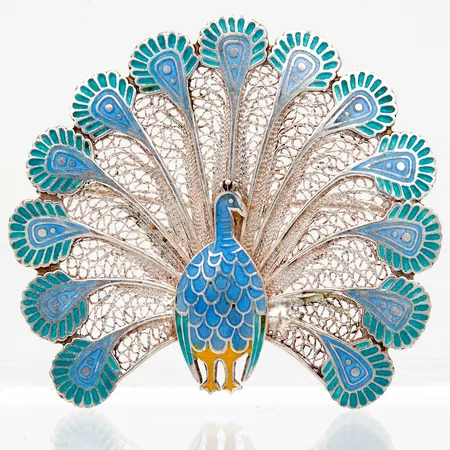 Emaloitu rintakoru, neula vääntynyt, lukitusmekanismi viallinen, korkeus 45mm, leveys 51mm, tekijänleima TET, 925br, **Kuvausta päivitetty 26.11.** Paino: 13,1 g