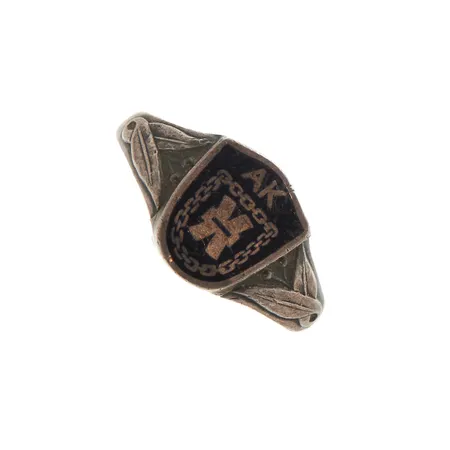 Emaloitu sormus, kaiverrettu, koko 17¾, 813br, Paino: 4,5 g