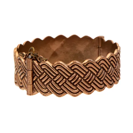 Rannekoru, Karjalainen Nauhapujotelma, Kalevala Koru, Ø 71mm, pronssi