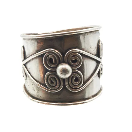 Kuvioitu sormus, koko 17¾, 925, Paino: 3,8 g