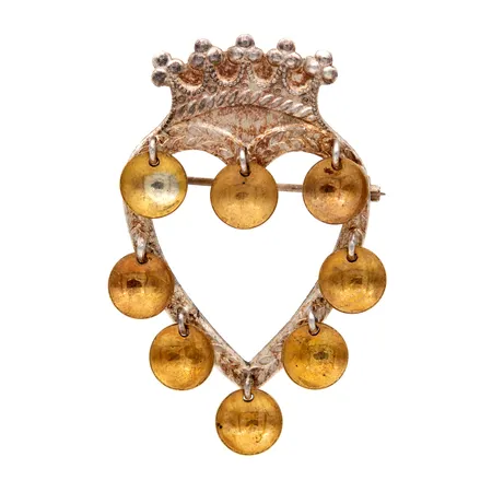 Rintakoru, korkeus 50mm, leveys 30mm, kuvaleima Auran Kultaseppä Oy, vuodelta 1967, 813br,  Paino: 8,4 g