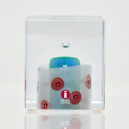 Vuosikuutio, Nuutajärvi 2001, 694/2000, signeeraus Oiva Toikka, Ei lähetetä