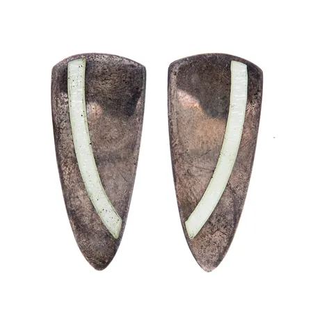 Emaloidut korvakorut, design Pekka Piekäinen, korkeus 25mm, leveys 11mm, nimileima Platinoro Oy, 925br,  Paino: 3,8 g