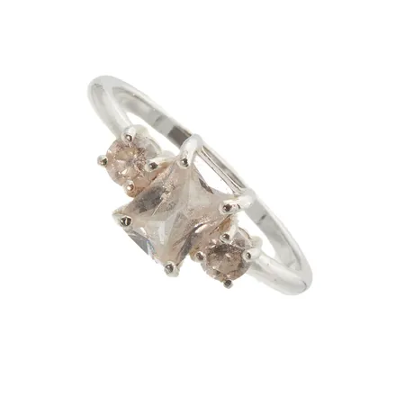 Kivisormus, koko 18, 925br, Paino: 2,5 g