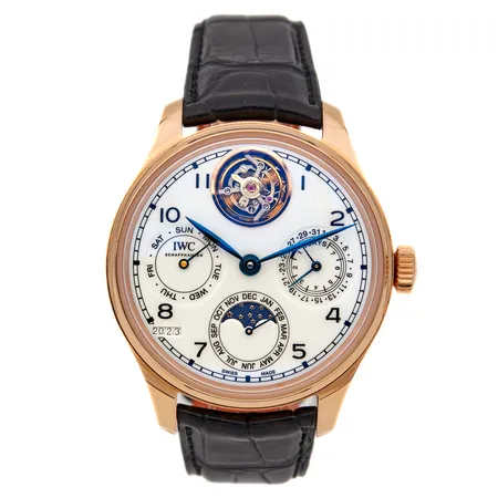 Kultarannekello, IWC Portugieser Perpetual Calendar Tourbillon Edition "150 Years", numeroitu 8/50, automaatti Cal. 51950, rungon Ø 45mm, ref. IW504501, sr. 6114319, koneiston numero 4400706,  nahkaranneke jonka lukkomekanismi kultaa, laatikko, takuukortti ja todistus Lindroos 24.01.2019, kyljessä muutama pieni jälki, yleisvaikutelma todella hyvä, ruusukultaa 750br, Paino: 0 g Ei lähetetä